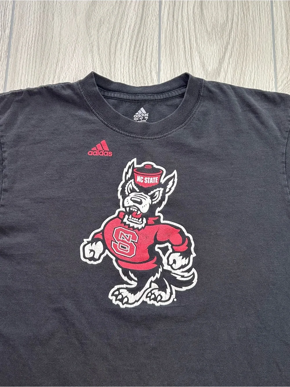 Adidas NC State Wolfpack Men’s Tuffy Strutting Graphic Logo Black T-Shirt size L
